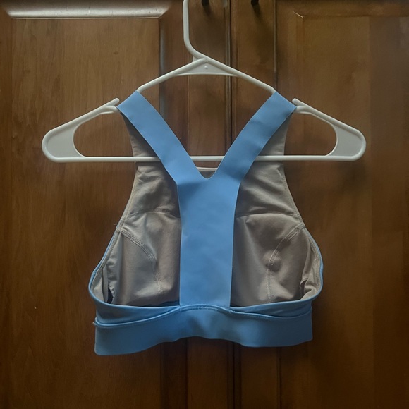 Lululemon sports bra. Size 4. - Picture 3 of 3